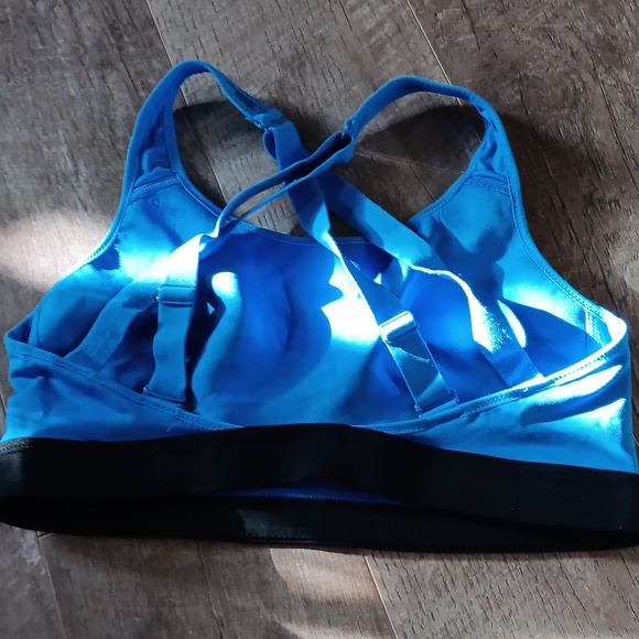 Nike medium dri-fit bra - Picture 2 of 3
